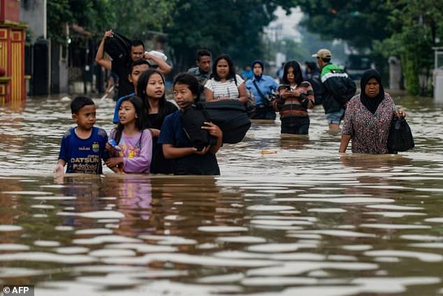 Dua Tewas, Warga Terpaksa Mengungsi Akibat Banjir Disorot Dunia